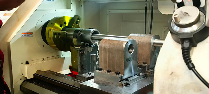 Hydraulic center frame